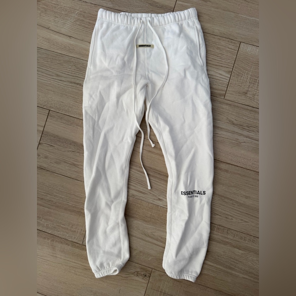 Essentials White Joggers. Real